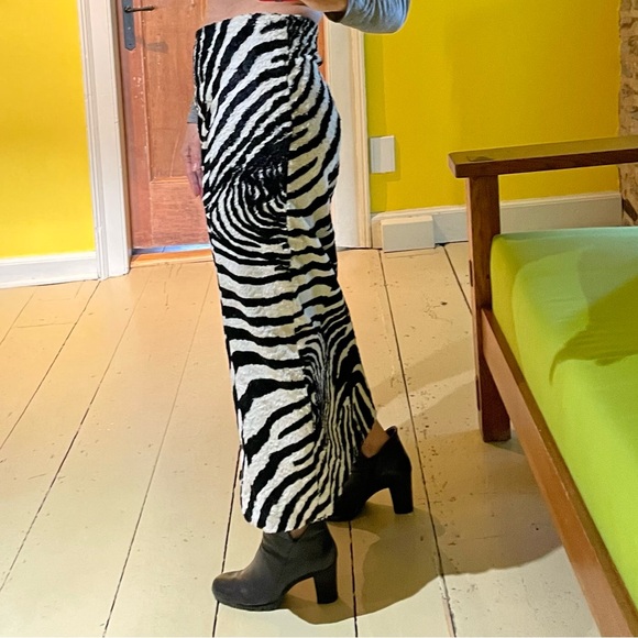 One of a kind designer skirt from PARIS. Fits M+hips. Zebra pattern with style! - Picture 10 of 16
